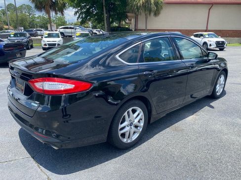 Used 2016 Ford Fusion SE w/ Equipment Group 202A FWD image 7