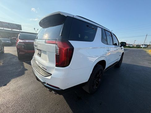 Used 2025 GMC Yukon AT4 w/ AT4 Premium Package AWD/4WD image 3