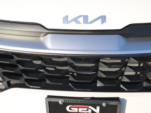 Used 2025 Kia Sportage LX image 31