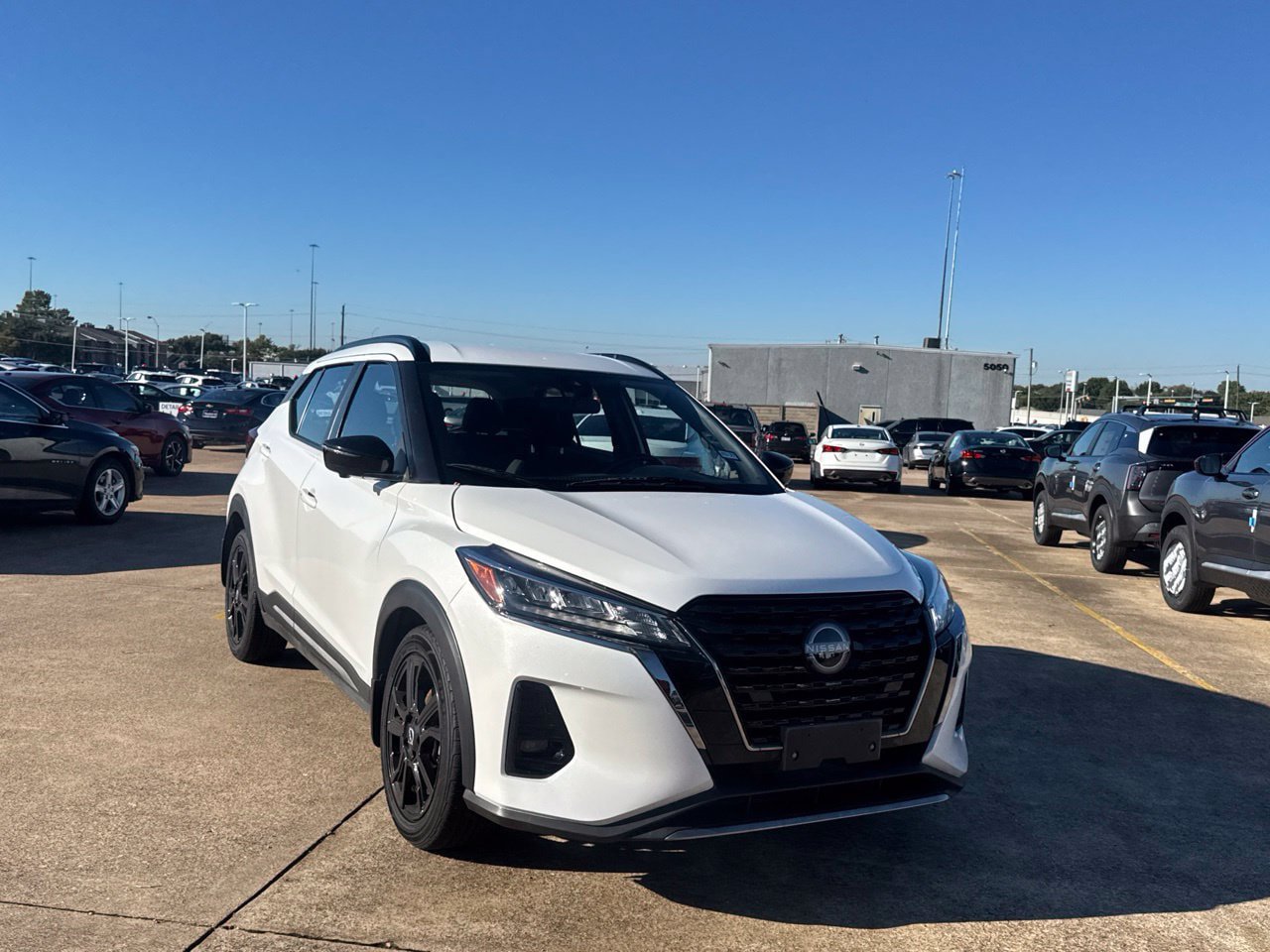 Certified 2023 Nissan Kicks SR w/ Exterior Package FWD image 3