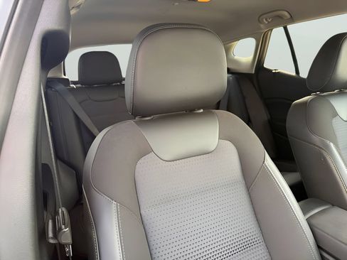 Used 2024 Chevrolet Trax LT FWD image 18