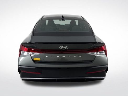 Used 2025 Hyundai Elantra Sport FWD image 5