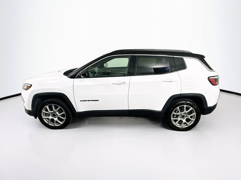 Used 2025 Jeep Compass Limited image 4