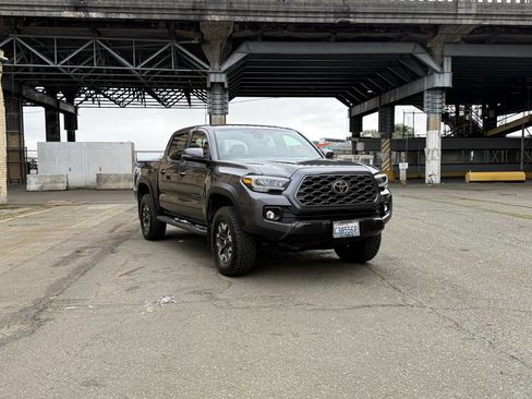 Used 2020 Toyota Tacoma TRD Off-Road w/ Blackout Package image 13