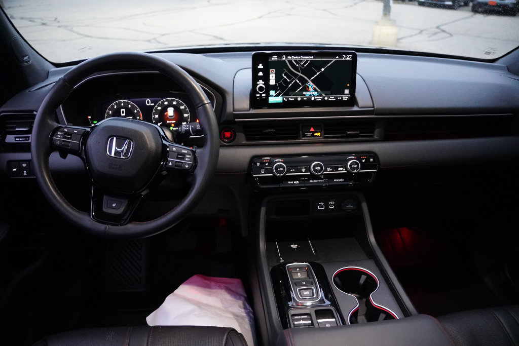 Used 2025 Honda Pilot Black Edition image 21