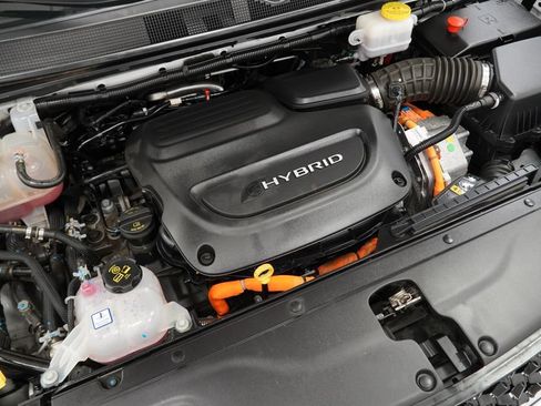 Used 2024 Chrysler Pacifica Limited FWD image 47