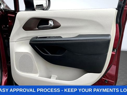 Used 2020 Chrysler Voyager LX FWD image 33
