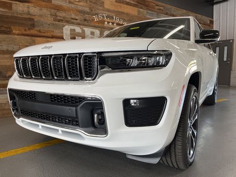 New 2025 Jeep Grand Cherokee L Overland w/ Trailer Tow Package image 16