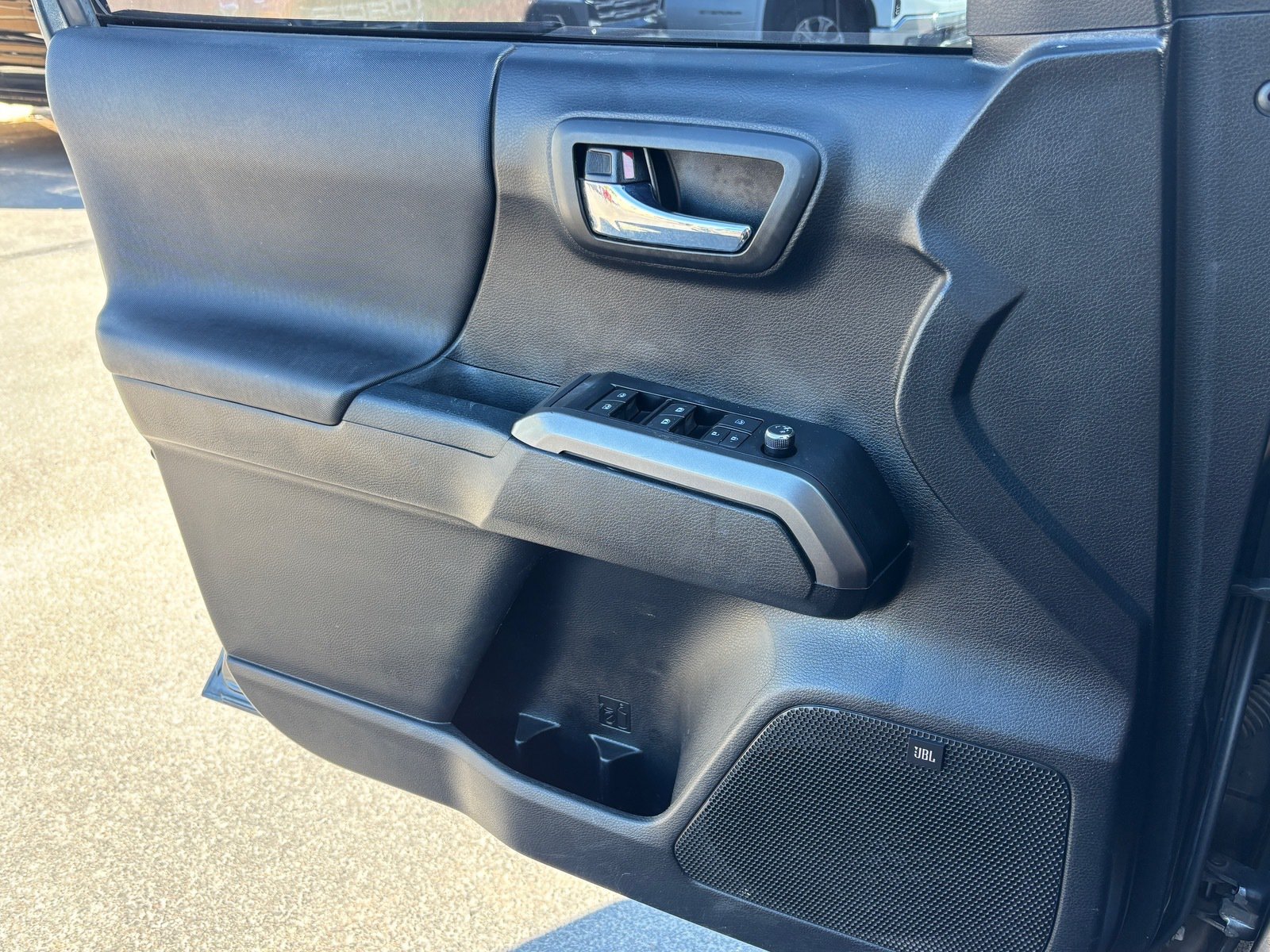Used 2017 Toyota Tacoma TRD Sport RWD image 11