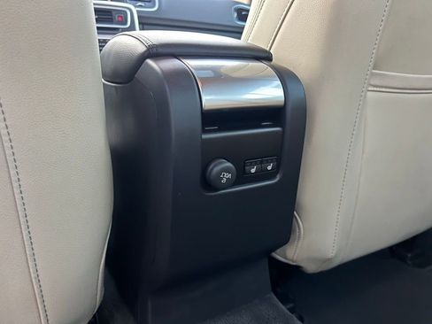 Used 2018 Volvo S60 T5 Inscription Platinum w/ Climate Package image 19