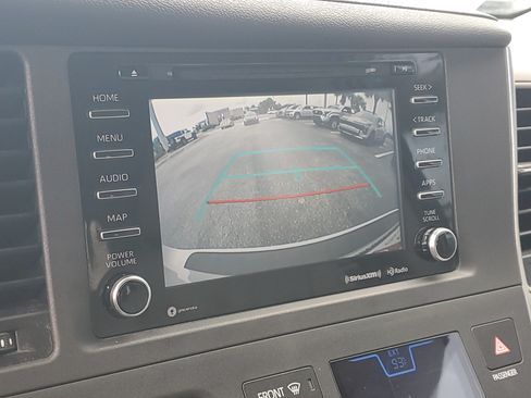 Certified 2018 Toyota Sienna XLE Premium FWD image 26