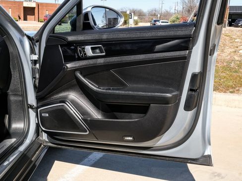 Used 2018 Porsche Panamera 4 image 42