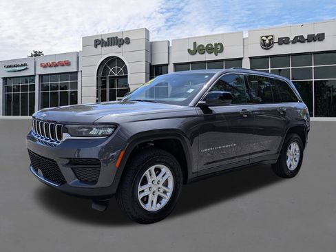 Certified 2024 Jeep Grand Cherokee Laredo w/ Trailer Tow Package AWD/4WD image 7