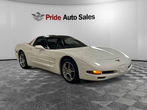 Used 2002 Chevrolet Corvette Coupe w/ Preferred Equipment Group2 RWD image 3