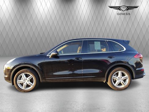 Used 2015 Porsche Cayenne S image 2