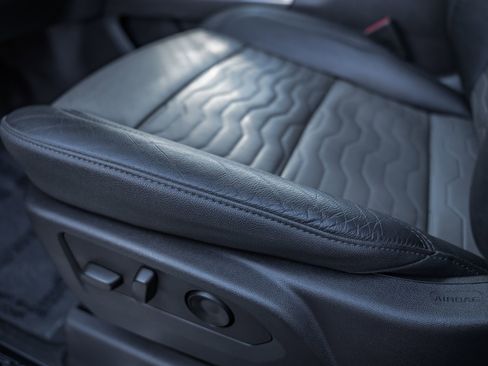 Used 2024 Chevrolet Silverado 1500 ZR2 w/ Technology Package image 43