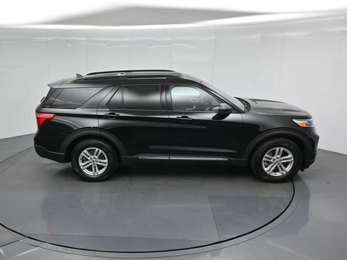 Certified 2023 Ford Explorer XLT w/ Equipment Group 202A RWD image 38