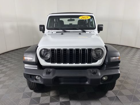 Used 2025 Jeep Wrangler Sport AWD/4WD image 9