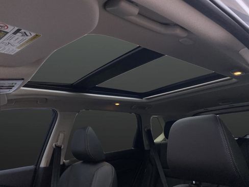 Used 2025 Nissan Rogue SL w/ SL Premium Package image 7