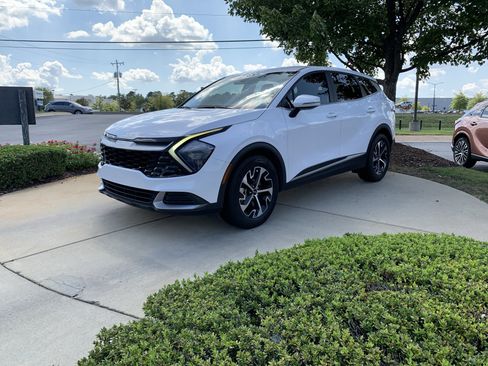 Used 2023 Kia Sportage EX FWD image 5