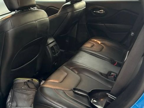 Used 2021 Jeep Cherokee Trailhawk w/ Sun, Sound & Nav Group AWD/4WD image 5