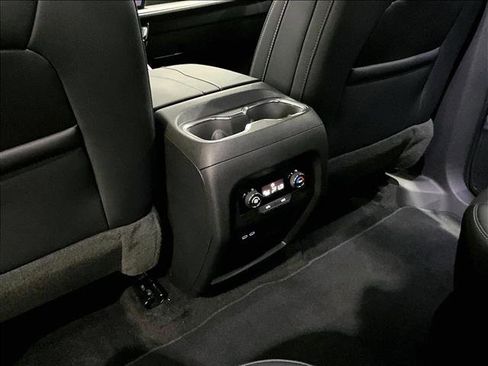 Used 2026 Chevrolet Traverse LT FWD image 25