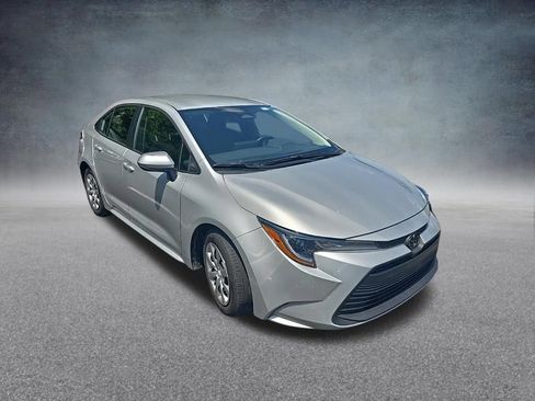 Used 2025 Toyota Corolla LE FWD image 9