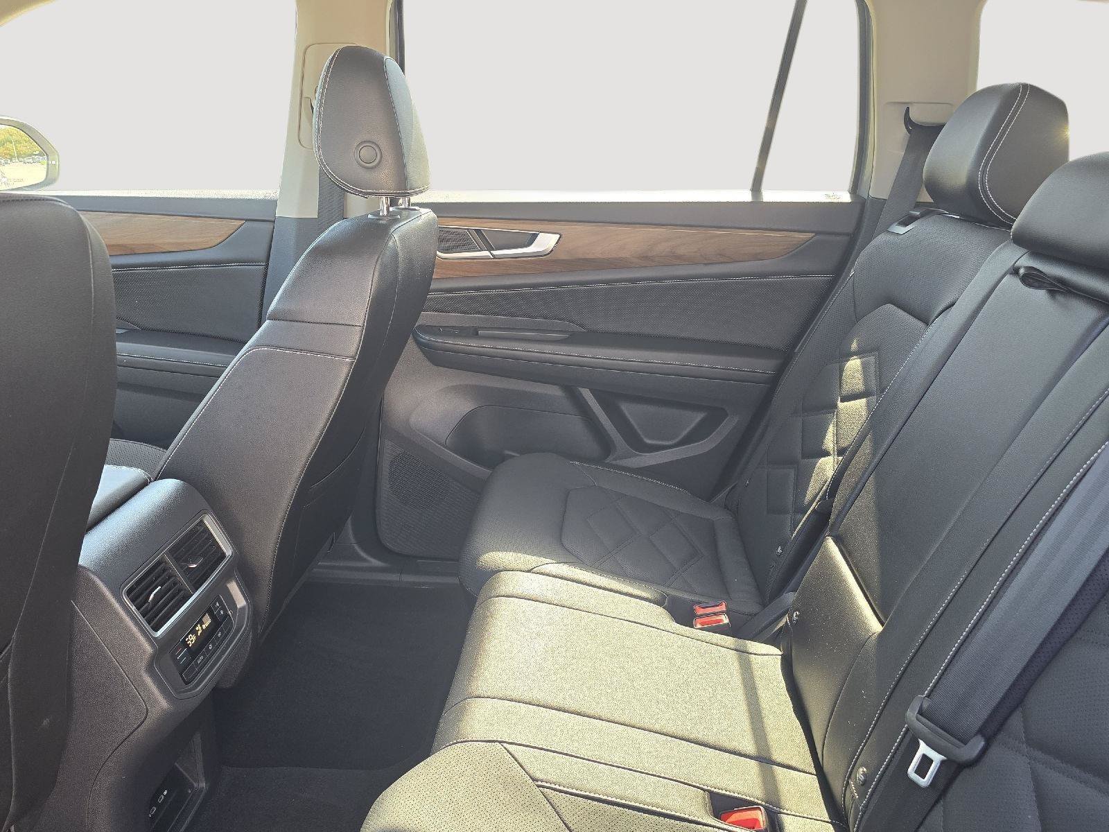 Certified 2024 Volkswagen Atlas SE AWD/4WD image 12