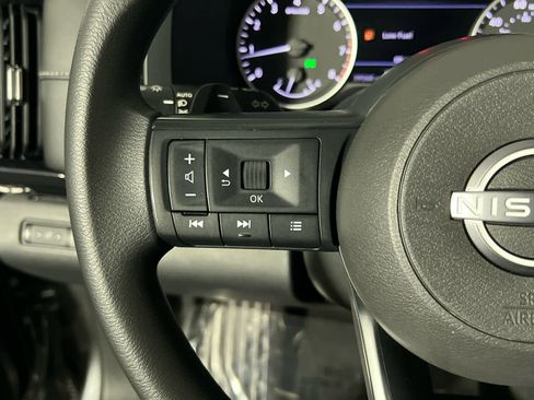 Used 2023 Nissan Pathfinder S image 13