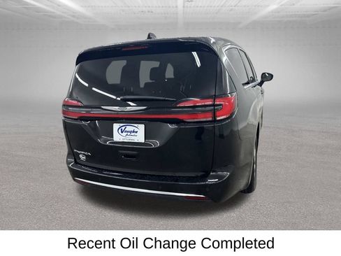Used 2024 Chrysler Pacifica Touring-L FWD image 13