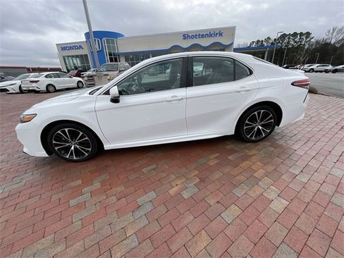 Used 2019 Toyota Camry L image 26