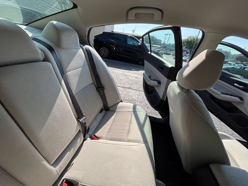 Used 2025 Nissan Altima 2.5 SV FWD image 33