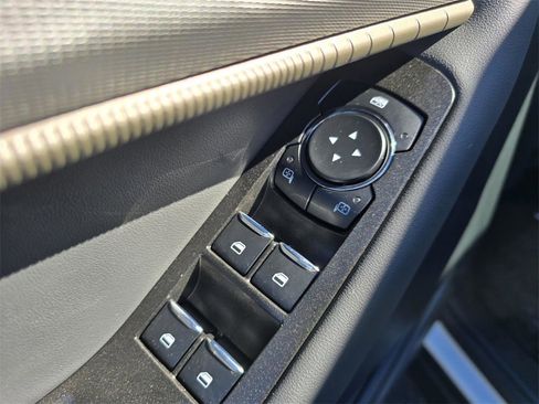 New 2025 Ford Explorer Active image 15