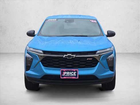 Used 2026 Chevrolet Trax RS FWD image 2
