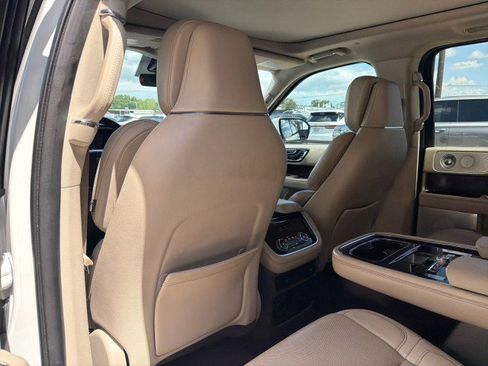 Used 2021 Lincoln Navigator Reserve AWD/4WD image 30