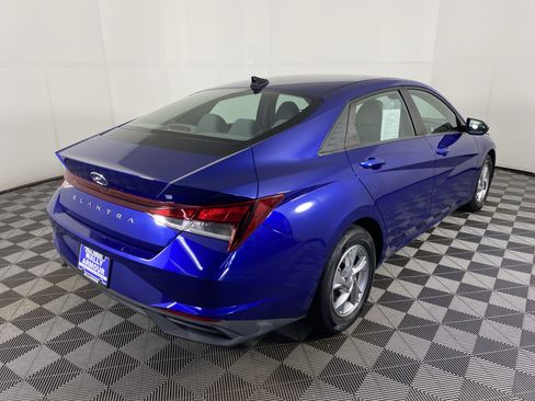 Used 2021 Hyundai Elantra SE FWD image 6