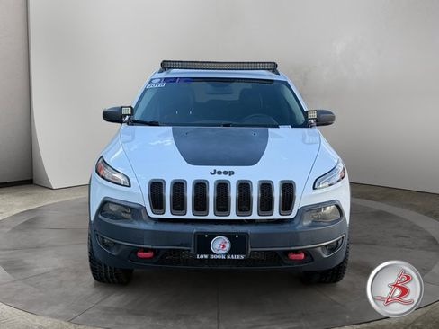 Used 2018 Jeep Cherokee Trailhawk w/ Cold Weather Group AWD/4WD image 2