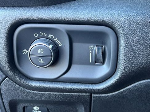 Used 2021 RAM 1500 Big Horn image 28