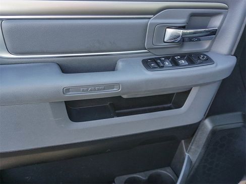 Used 2018 RAM 1500 Classic SLT image 20