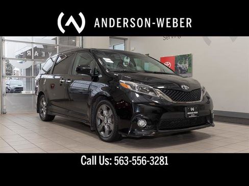 Used 2016 Toyota Sienna SE image 1