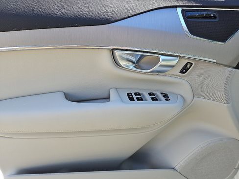 Used 2024 Volvo XC90 B5 Core w/ Climate Package image 12