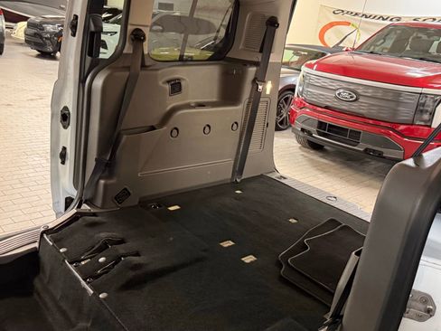 Used 2019 Ford Transit Connect XLT image 21