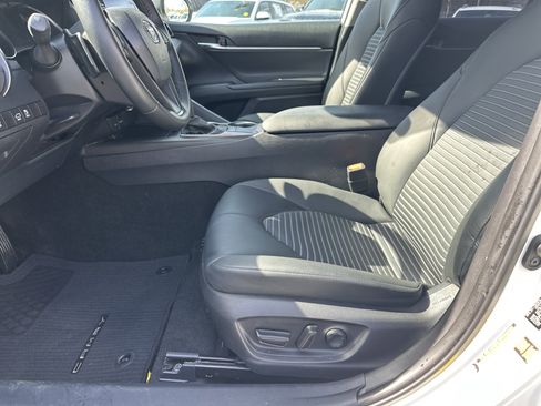 Used 2022 Toyota Camry SE image 11