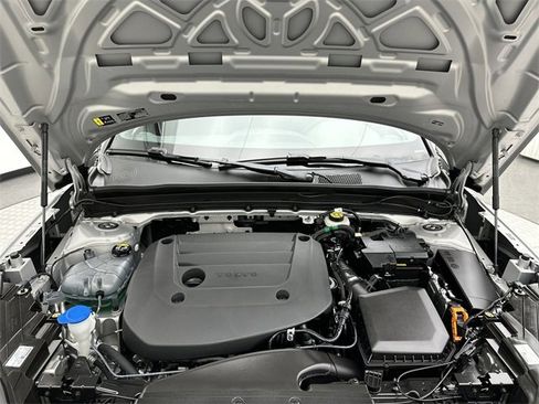 Certified 2025 Volvo XC40 B5 Plus image 25