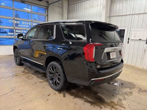 Used 2024 GMC Yukon SLT w/ SLT Luxury Package image 7