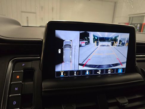 Used 2021 Chevrolet Suburban High Country RWD image 25