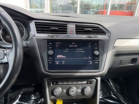 Used 2018 Volkswagen Tiguan SE w/ Panoramic Sunroof Package AWD/4WD image 18