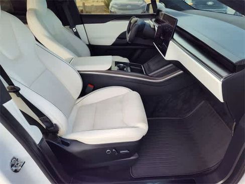 Used 2022 Tesla Model X Plaid image 21