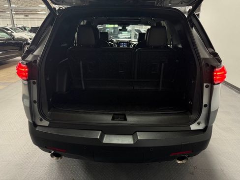 Used 2023 Chevrolet Traverse RS w/ LPO, Floor Liner Package AWD/4WD image 16