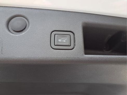 Used 2024 Chevrolet Equinox Premier image 24